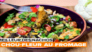 Un plat de nachos au chou-fleur et au fromage